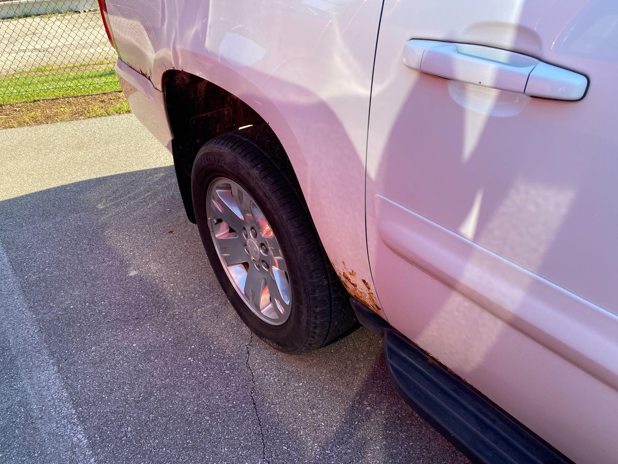 2007 White GMC Yukon