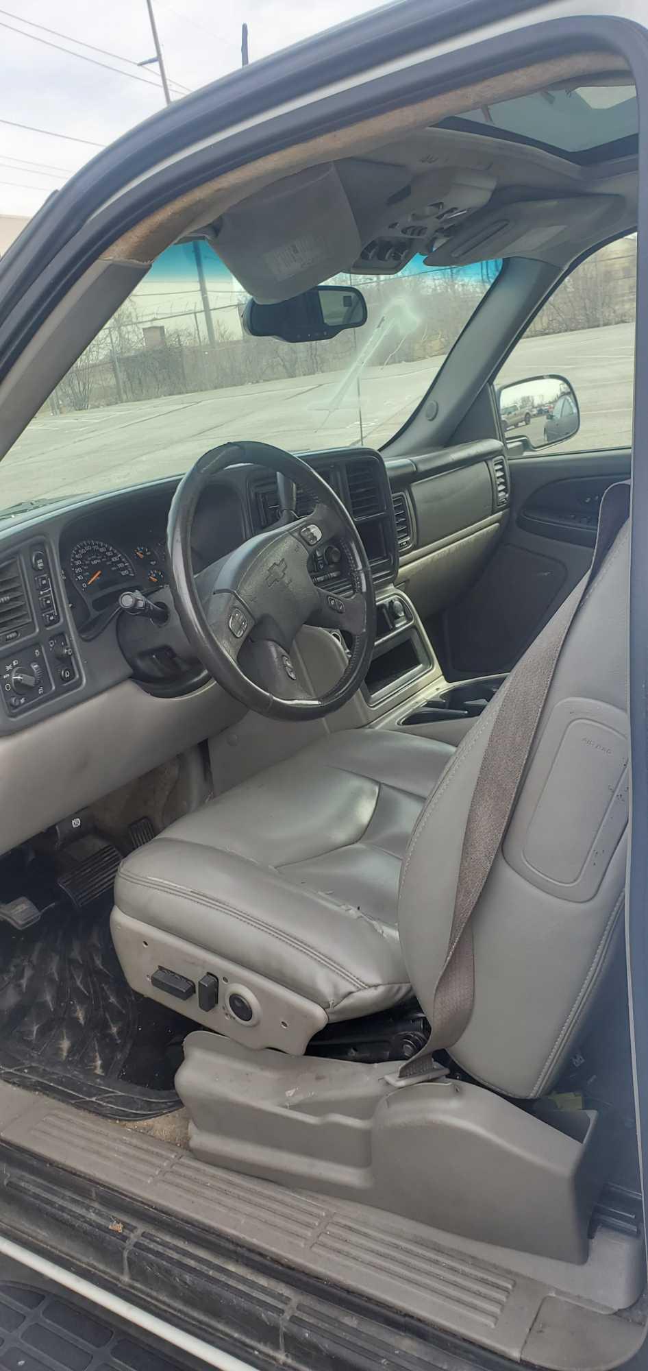 2003 White Chevrolet Tahoe