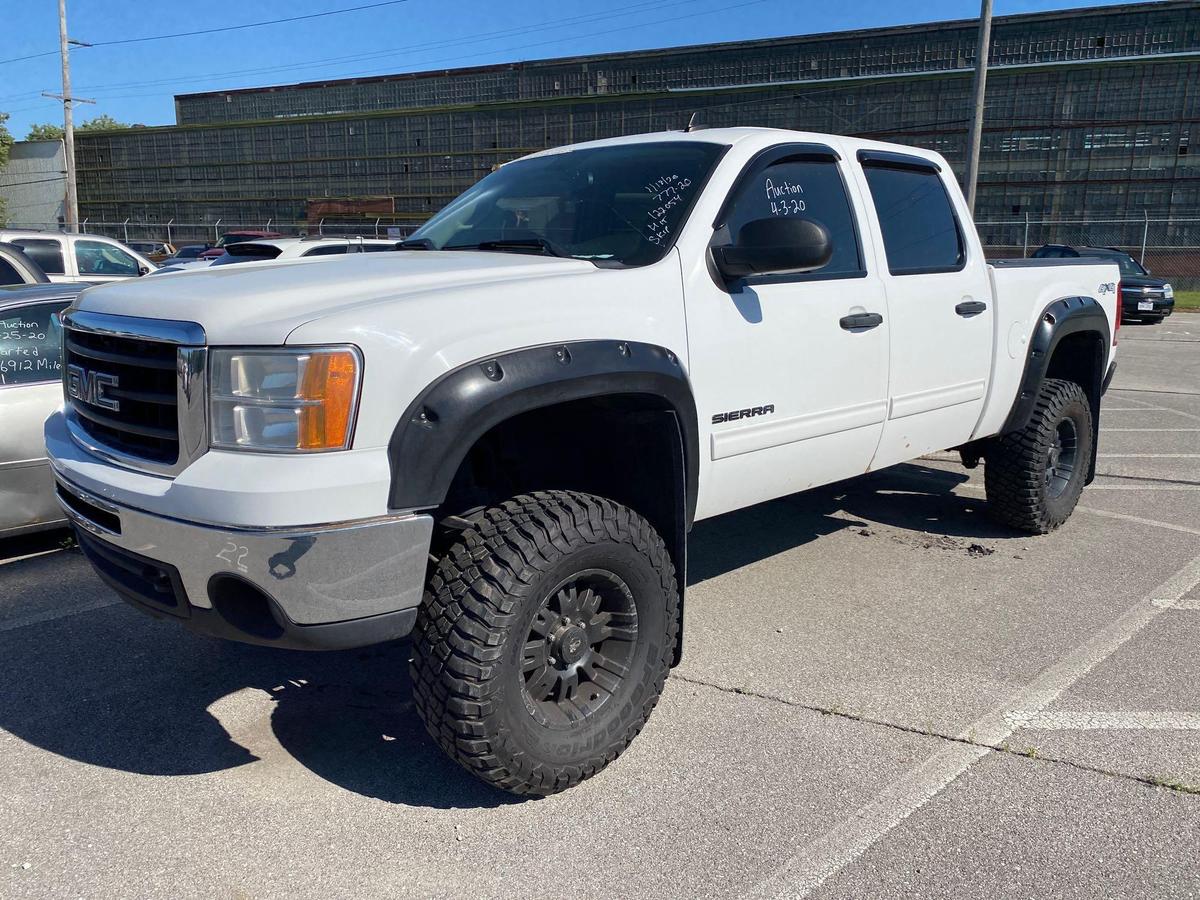 2011 White GMC Sierra