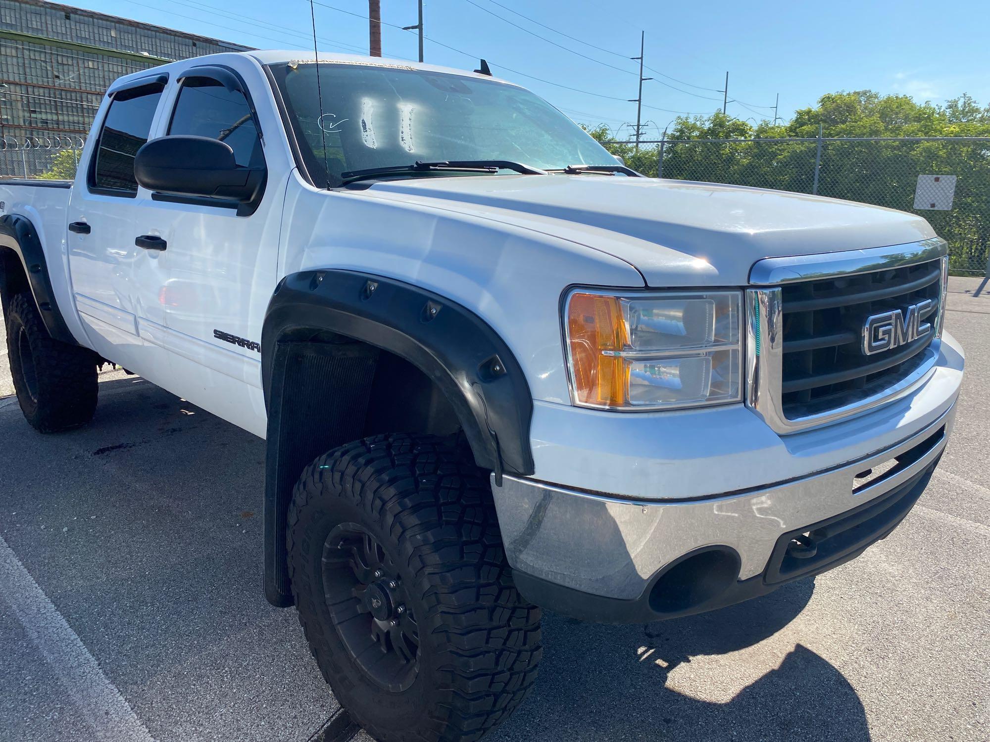 2011 White GMC Sierra