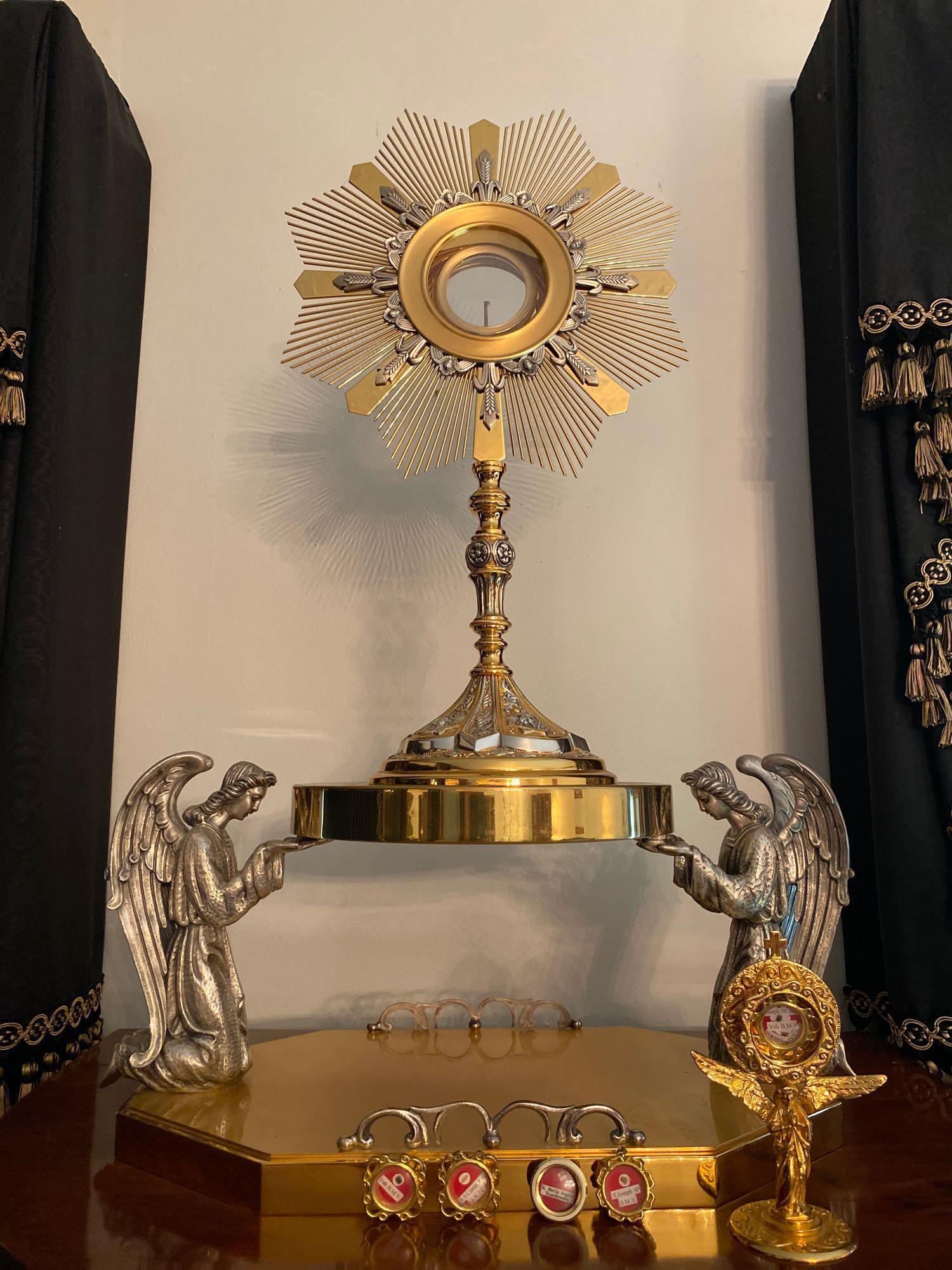 10- Monstrance Eucharist Holder with Base