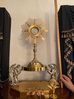 10- Monstrance Eucharist Holder with Base