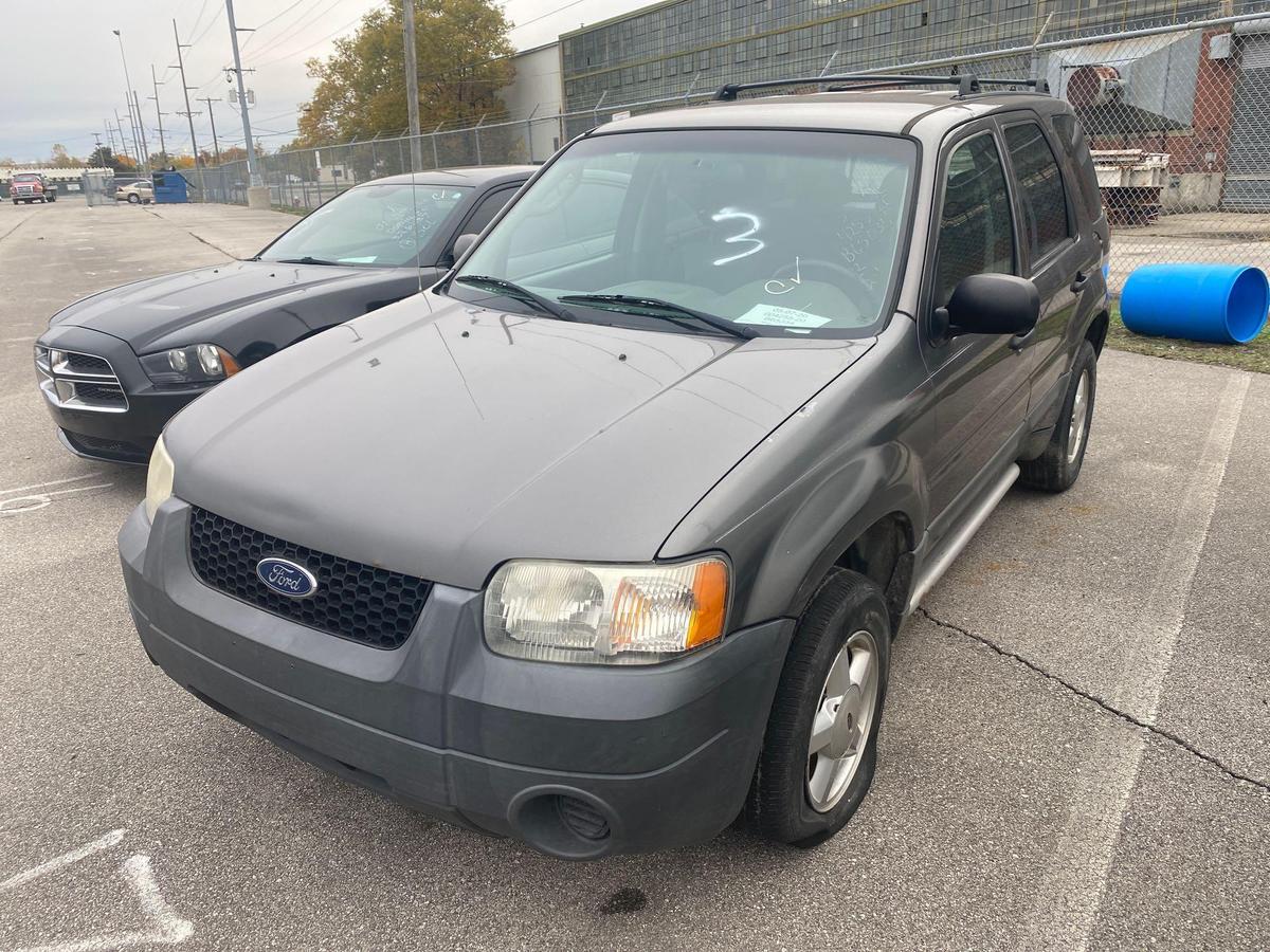 2003 Grey Ford Escape