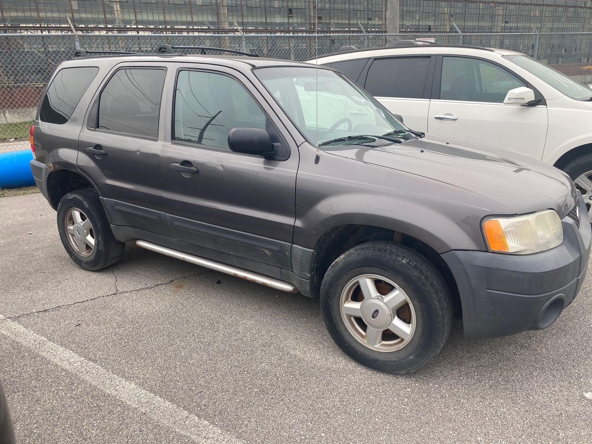 2003 Grey Ford Escape