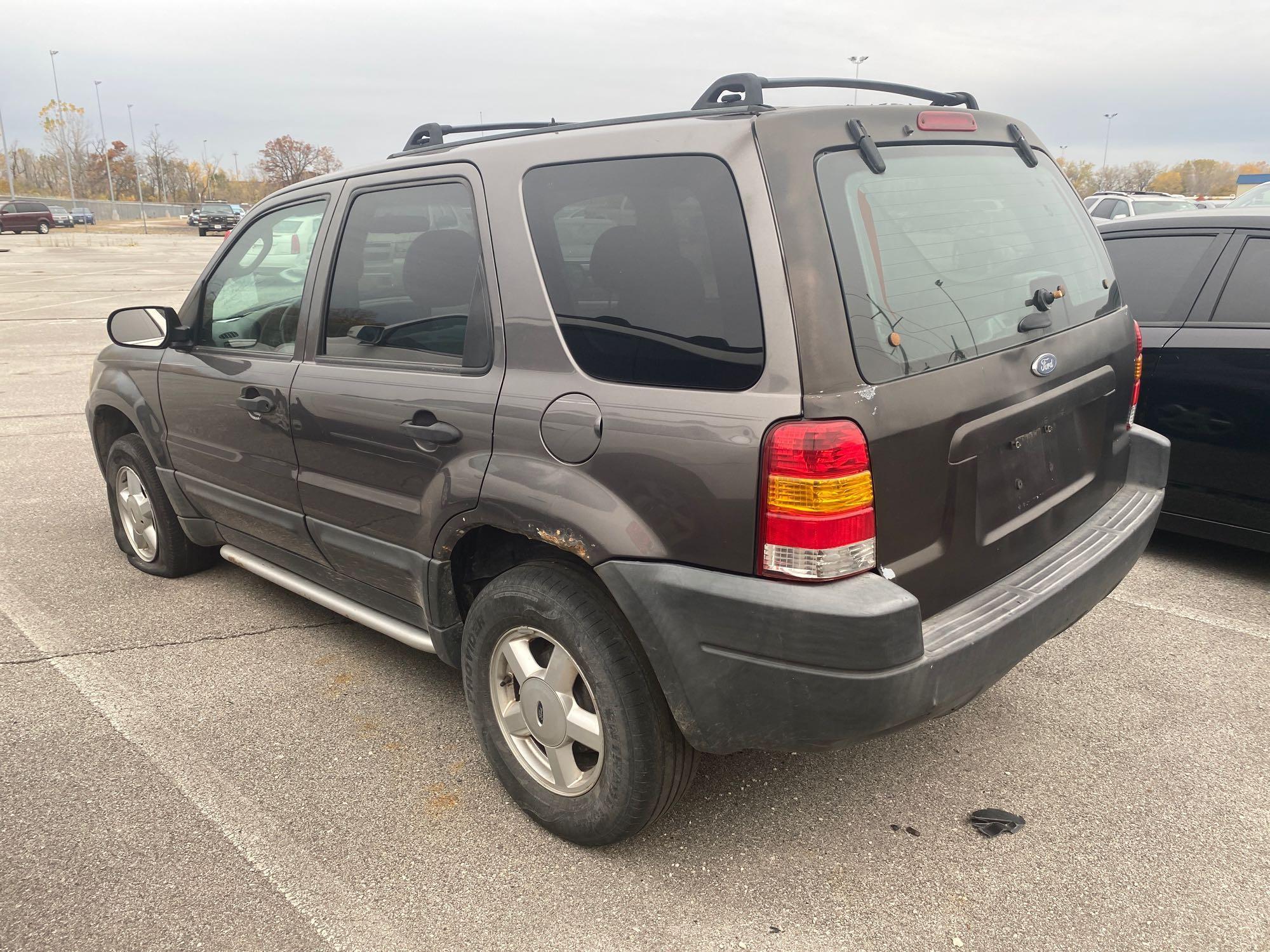 2003 Grey Ford Escape