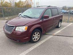 2008 Amethyst Chrysler Town and Country