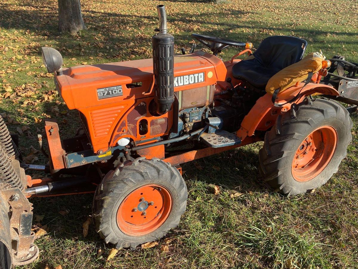 RB- Kubota B7100 Tractor