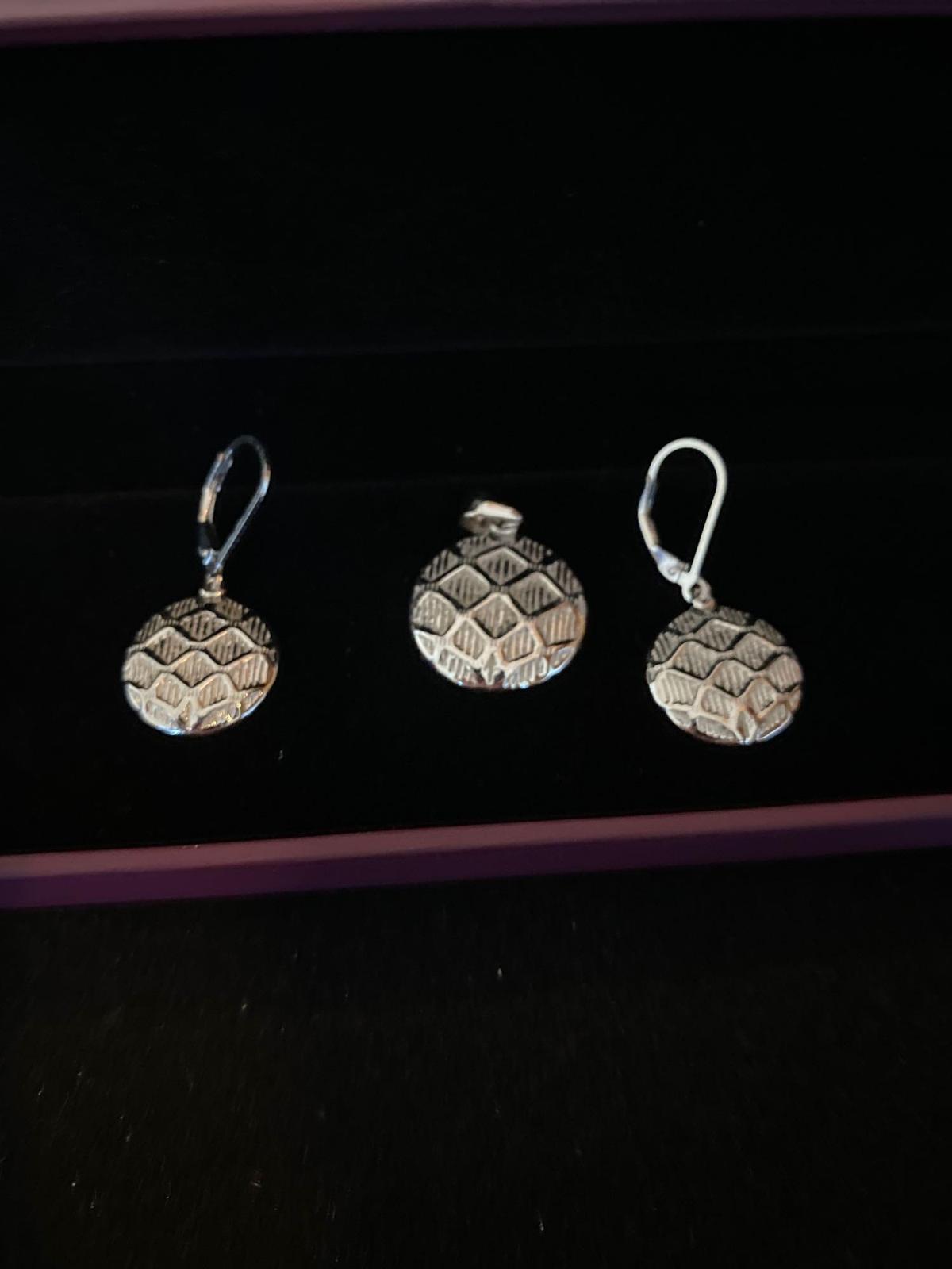 Vivir World "Italian" Collection Silver Earrings and Silver Pendant