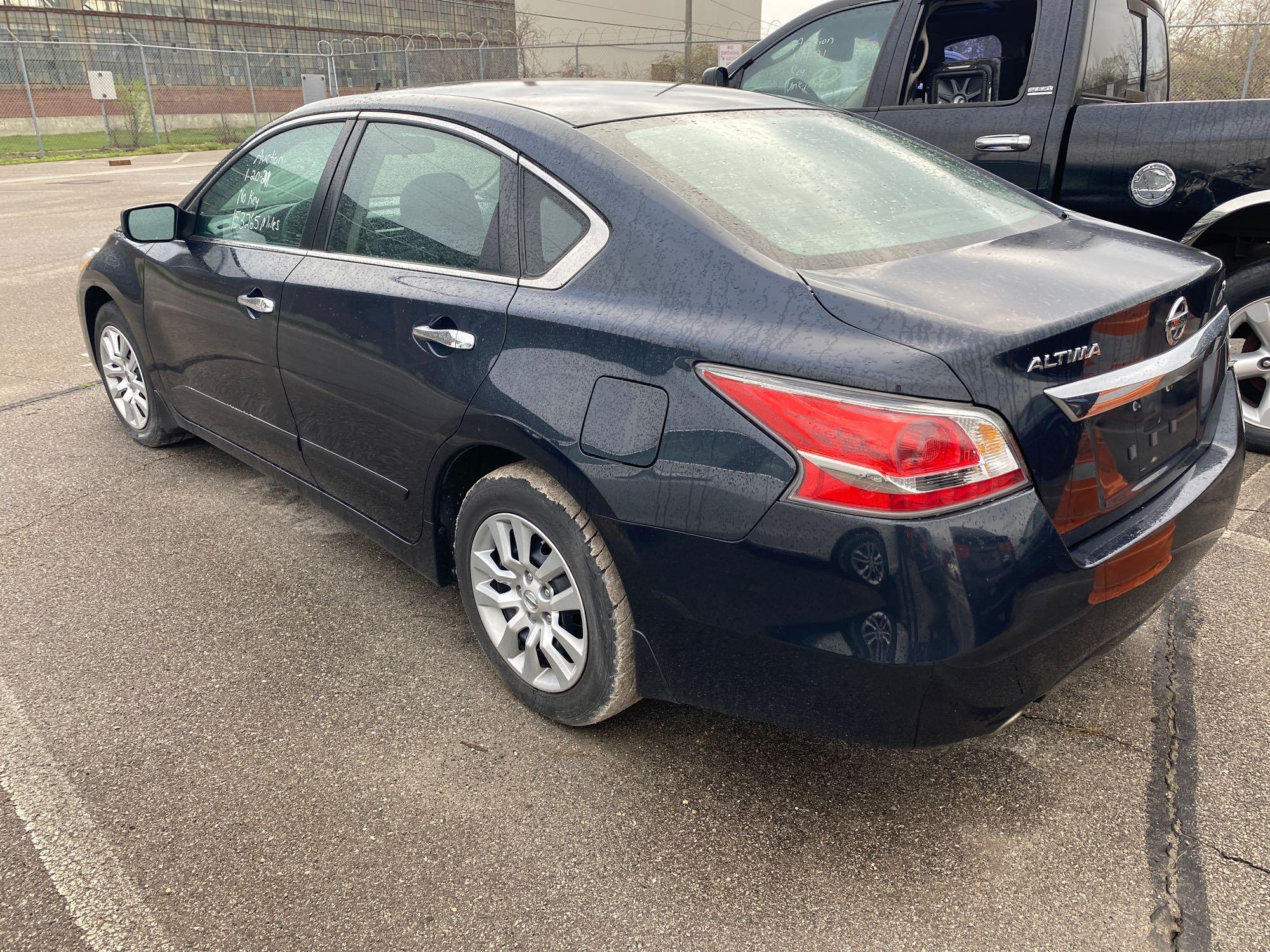 2015 Grey Nissan Altima