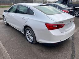 2016 White Chevrolet Malibu