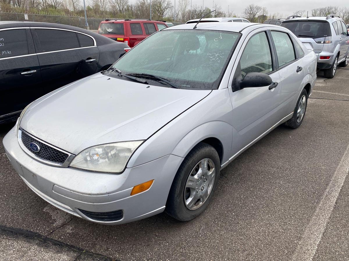 2007 Grey Ford Focus