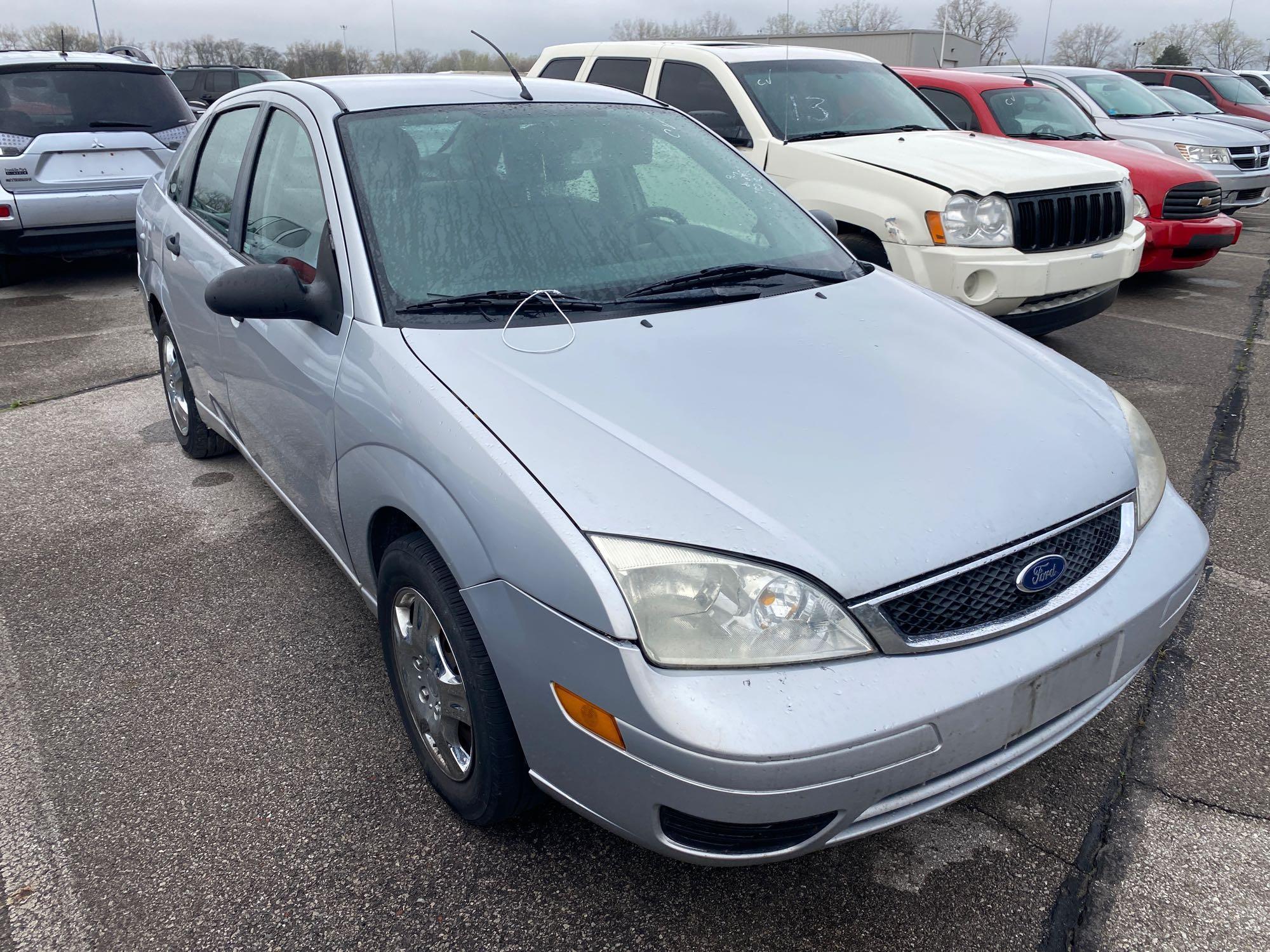 2007 Grey Ford Focus