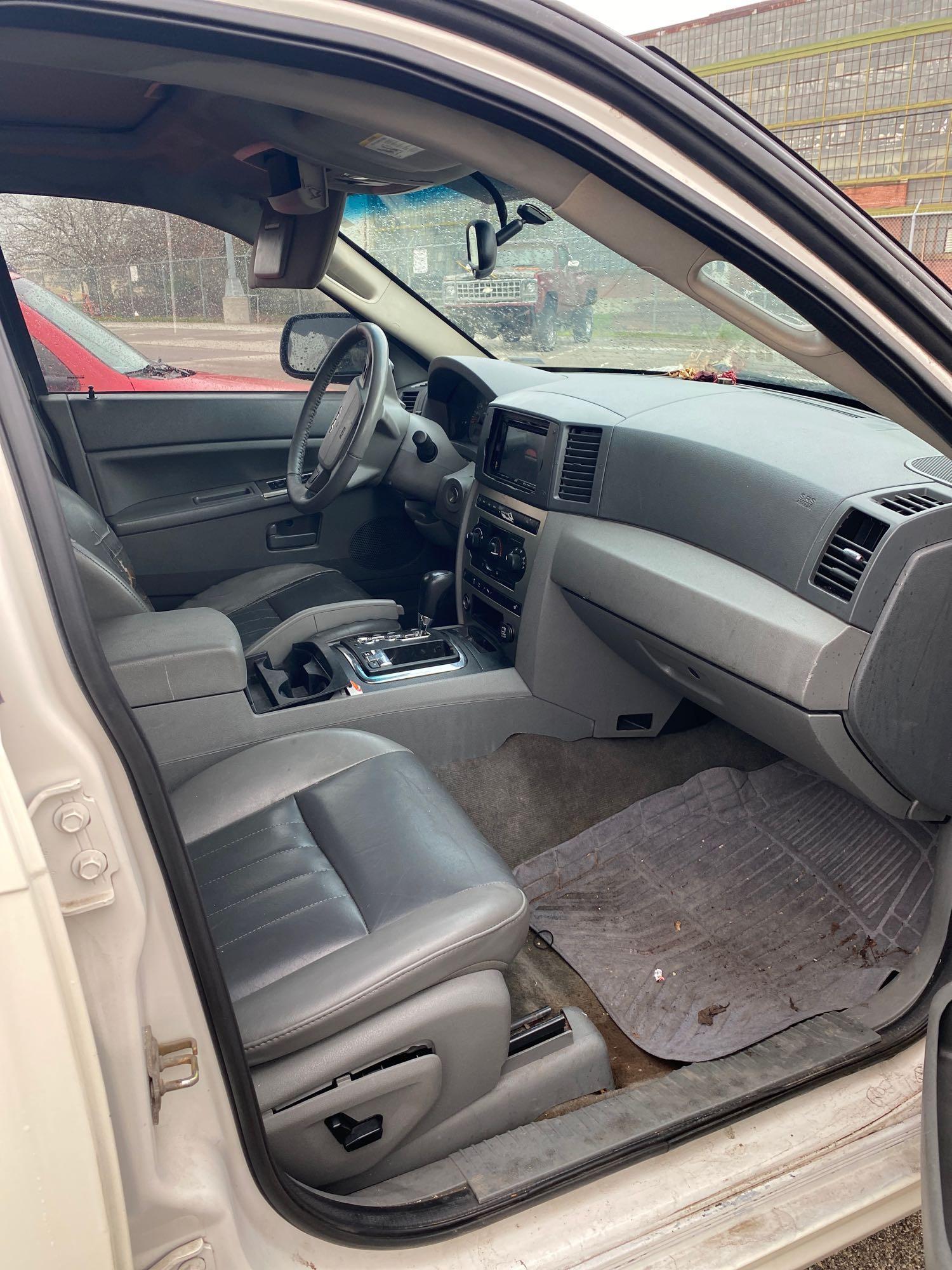 2006 White Jeep Grand Cherokee