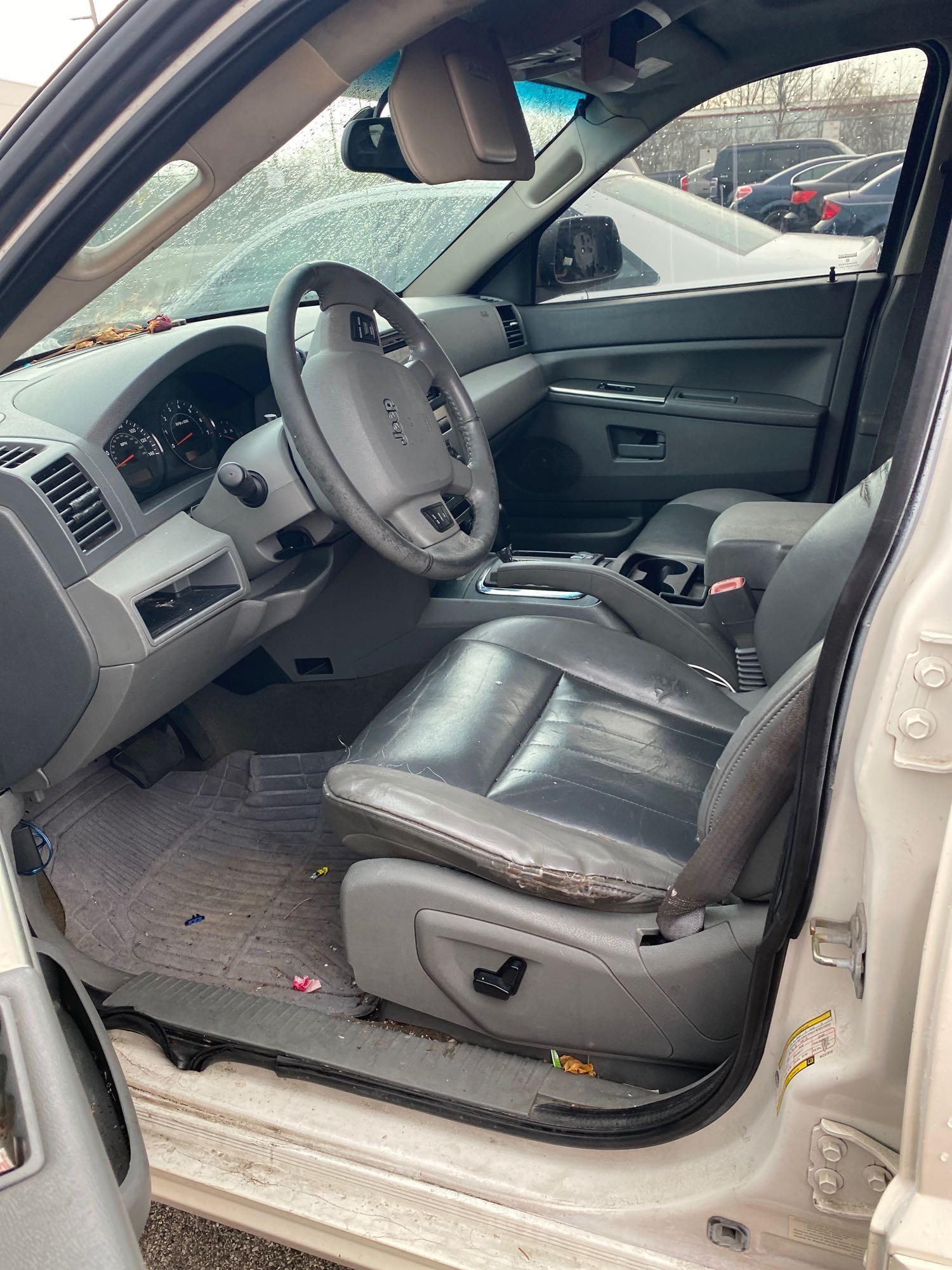 2006 White Jeep Grand Cherokee