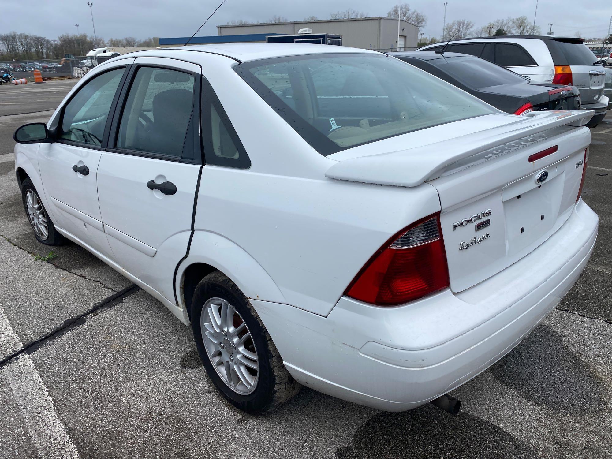 2006 White Ford Focus