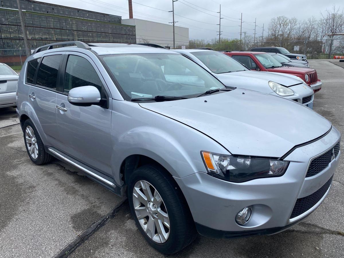 2012 Silver Mitsubishi Outlander