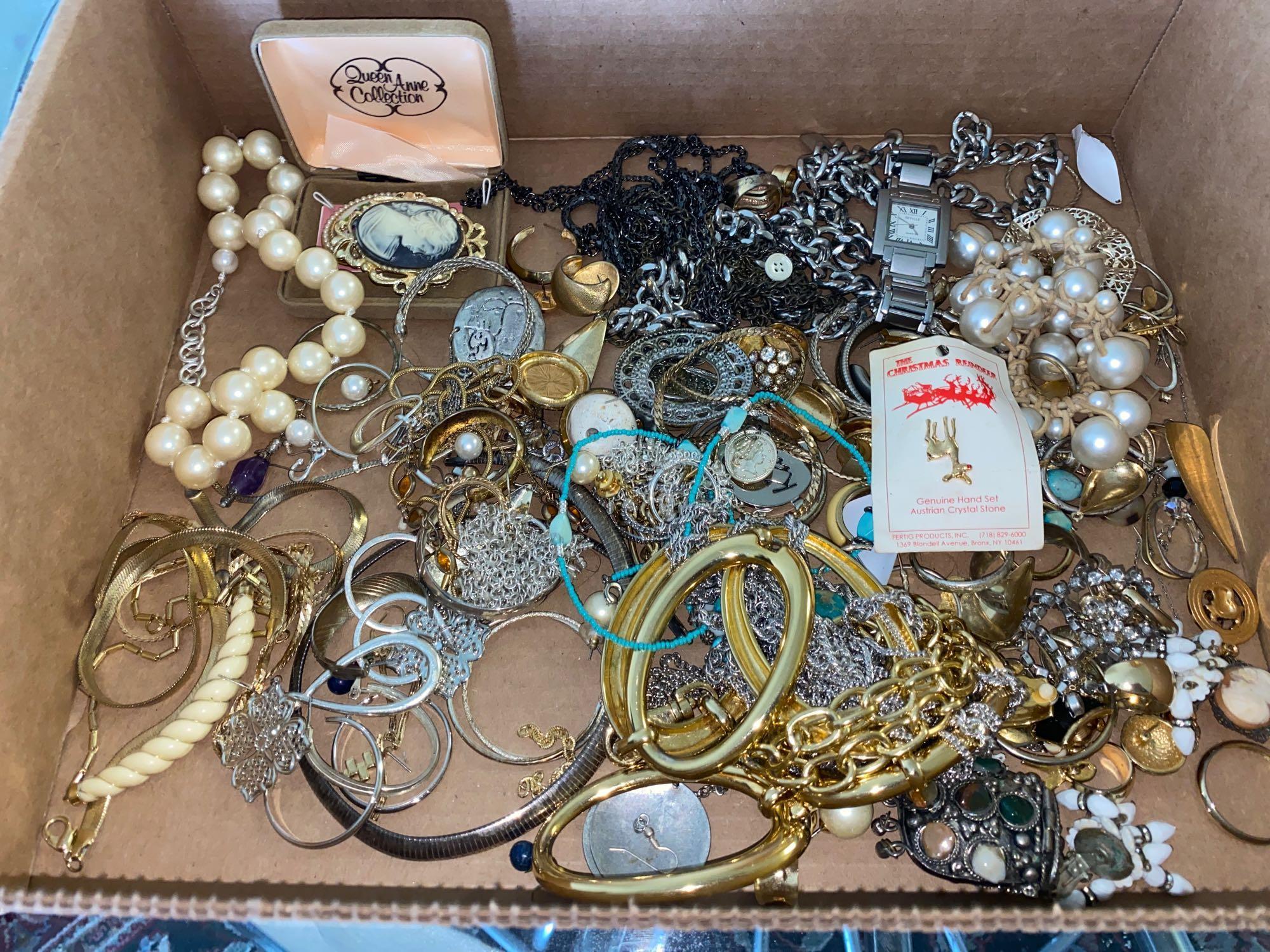 LR- Lot of Womens Jewelry