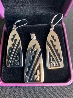 Vivir World Native American Collection Silver Earrings and Silver Pendant