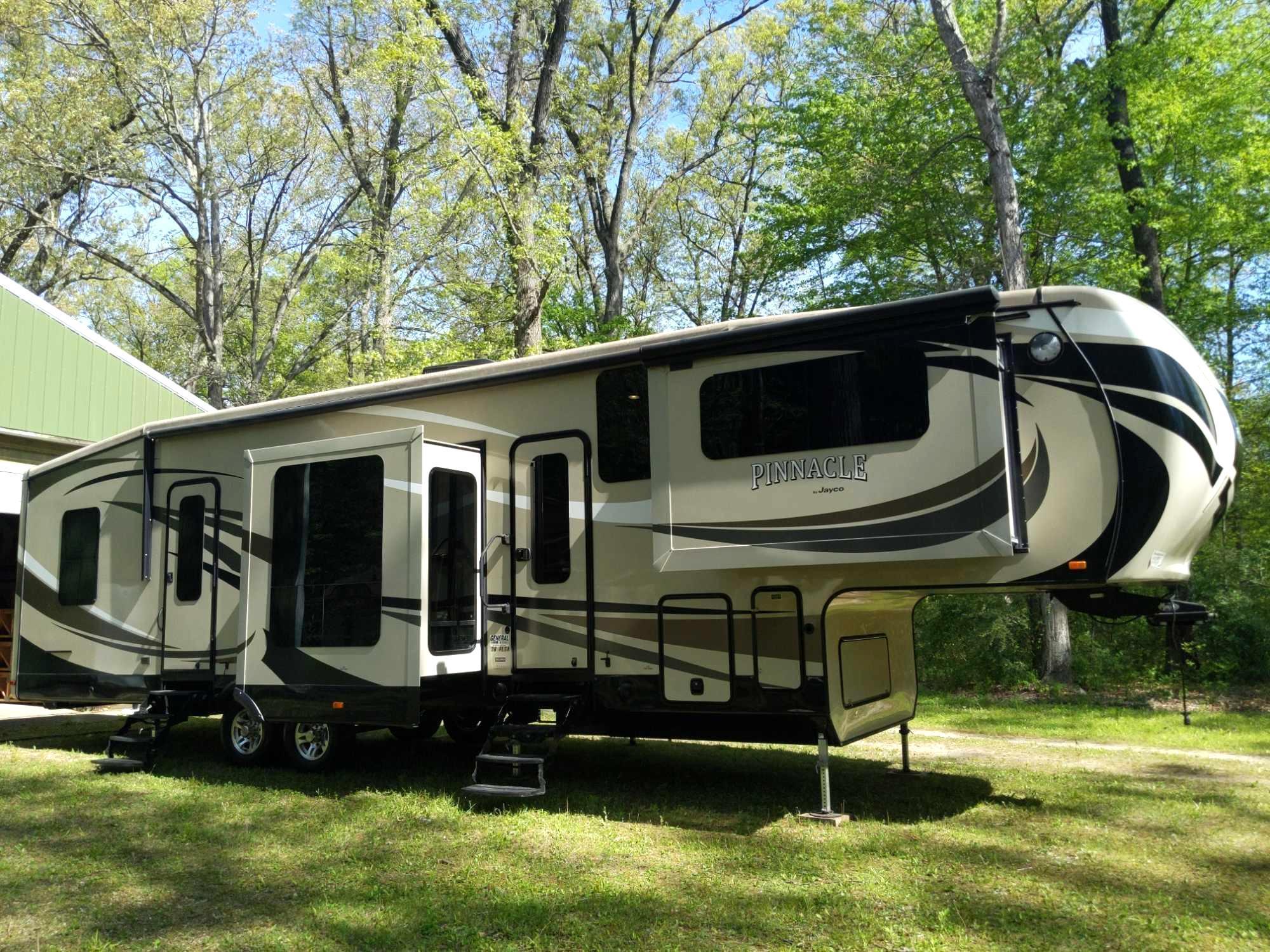 O- 2015 38' Jayco Pinnacle 38FLFS, 5th Wheel Trailer