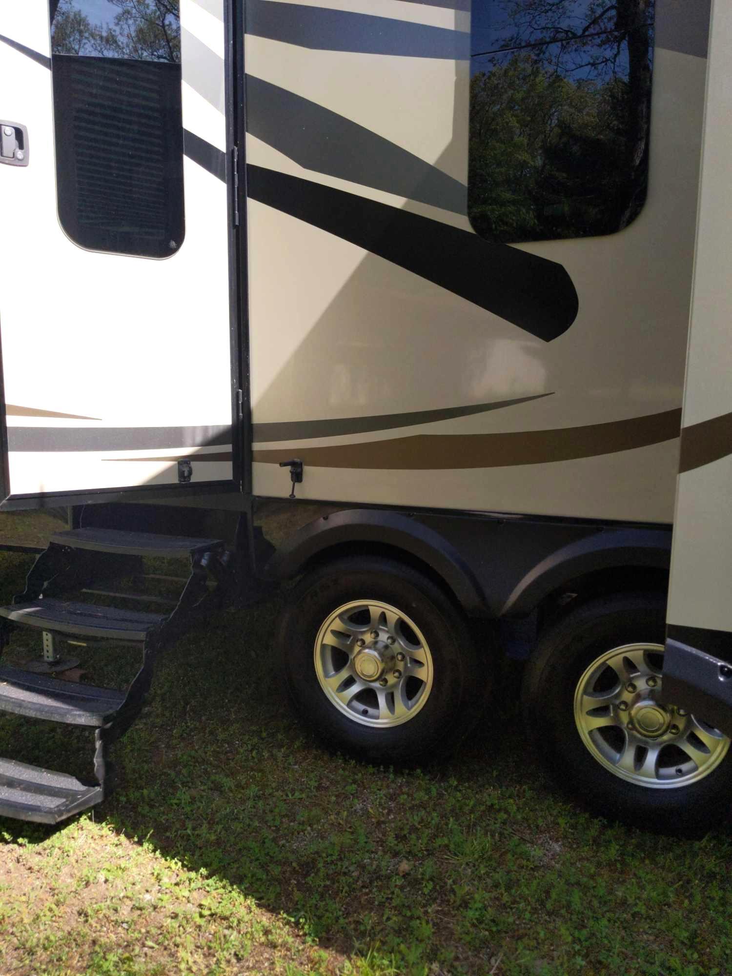 O- 2015 38' Jayco Pinnacle 38FLFS, 5th Wheel Trailer