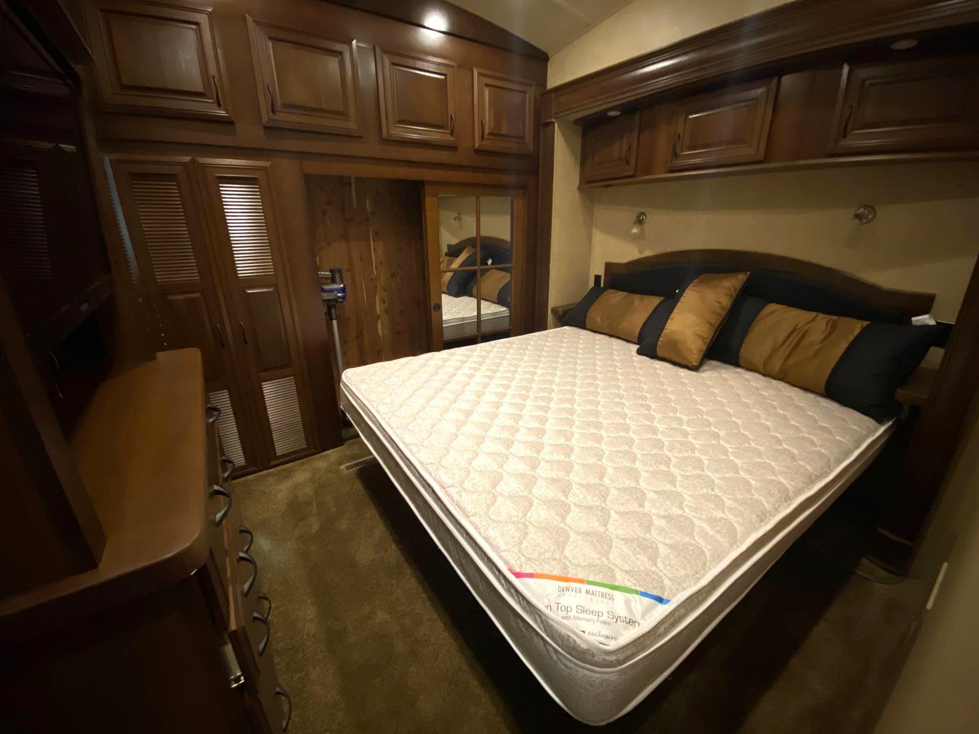 O- 2015 38' Jayco Pinnacle 38FLFS, 5th Wheel Trailer