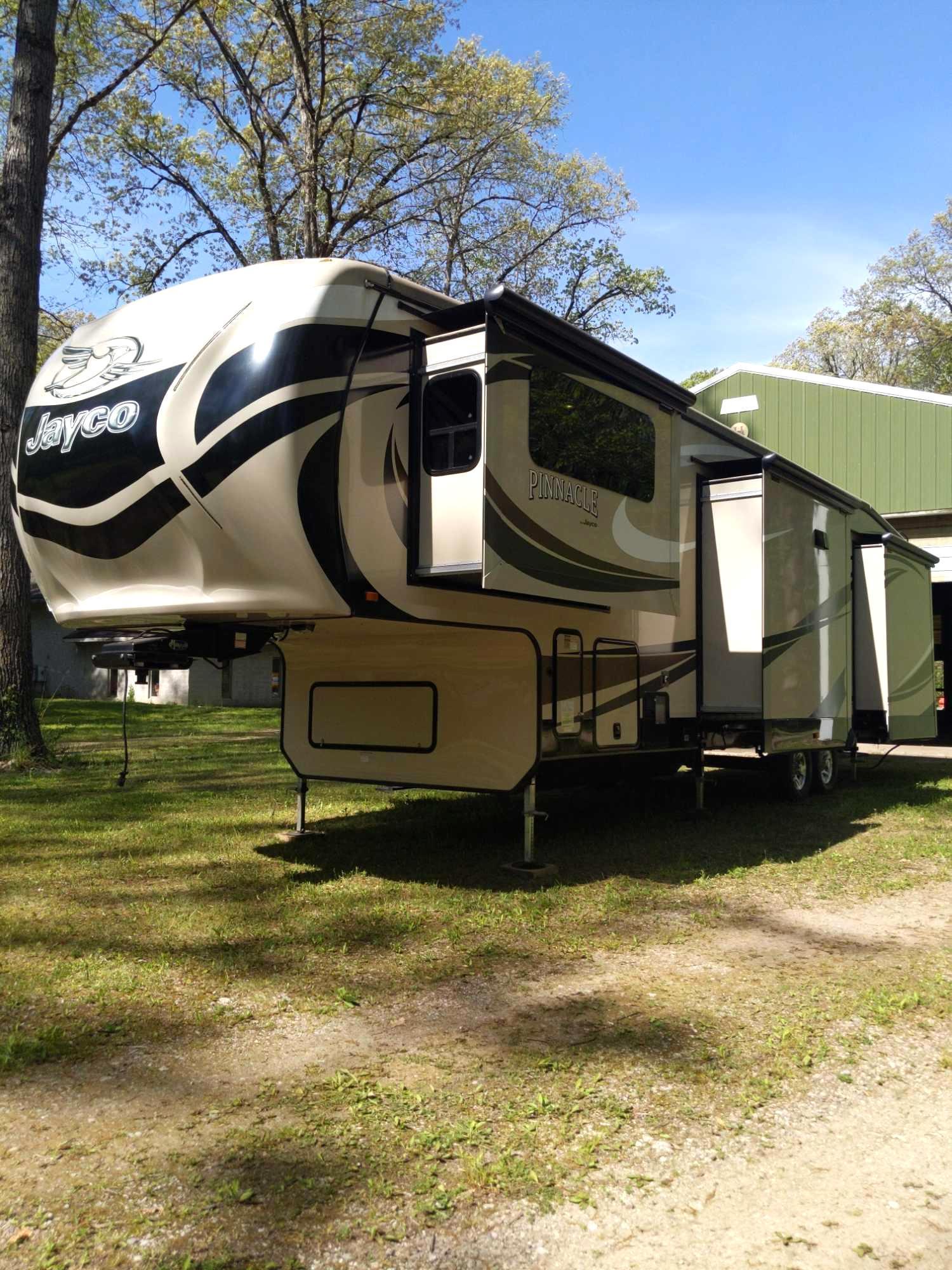 O- 2015 38' Jayco Pinnacle 38FLFS, 5th Wheel Trailer