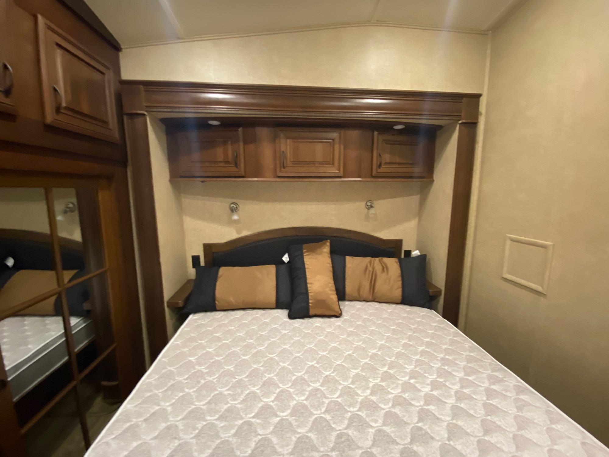 O- 2015 38' Jayco Pinnacle 38FLFS, 5th Wheel Trailer