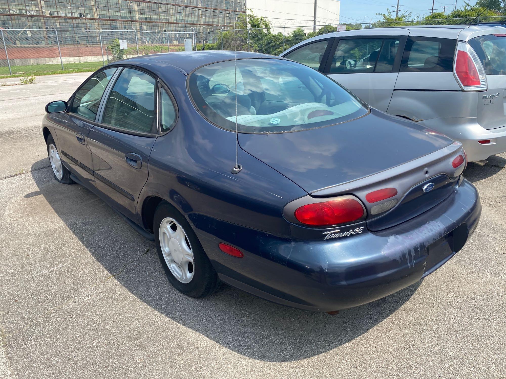 1998 Blue Ford Taurus