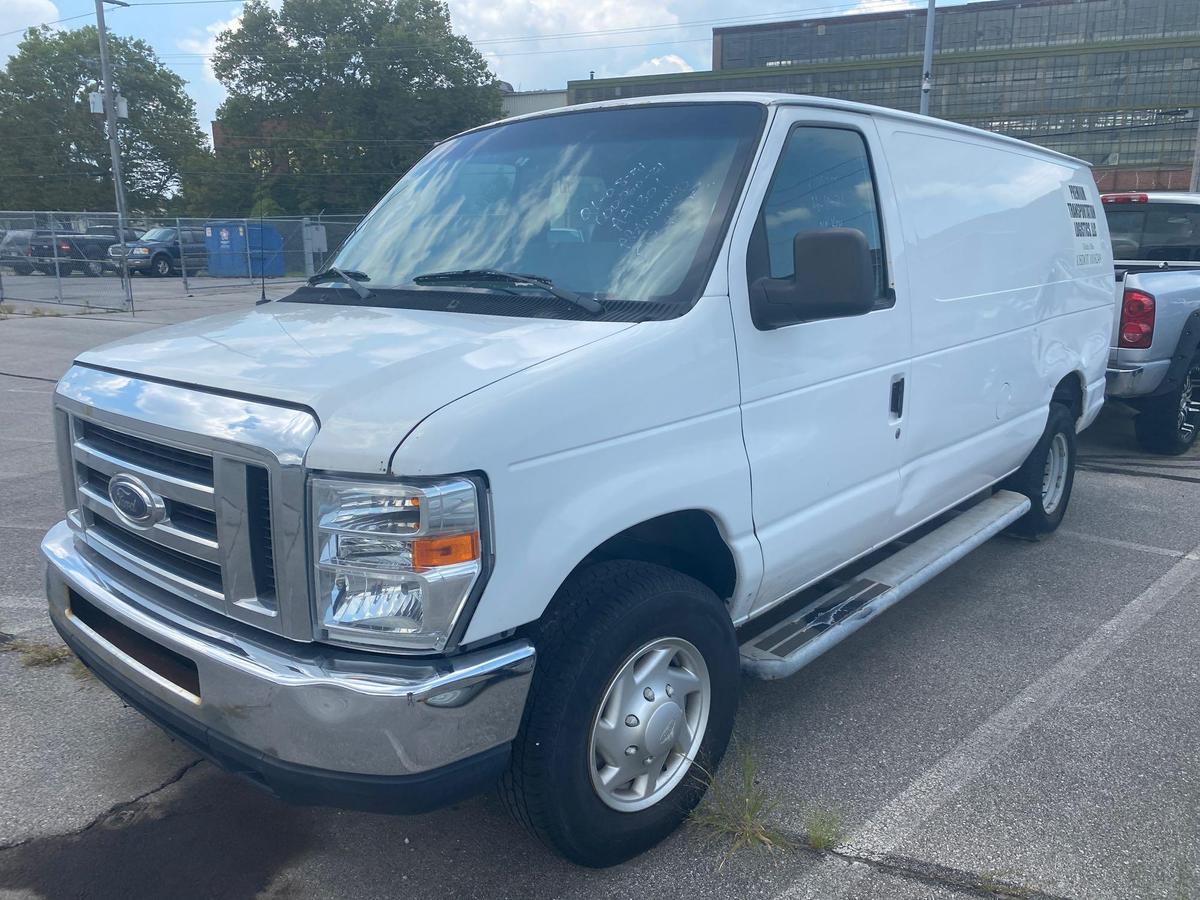 2009 White Ford Econoline Van