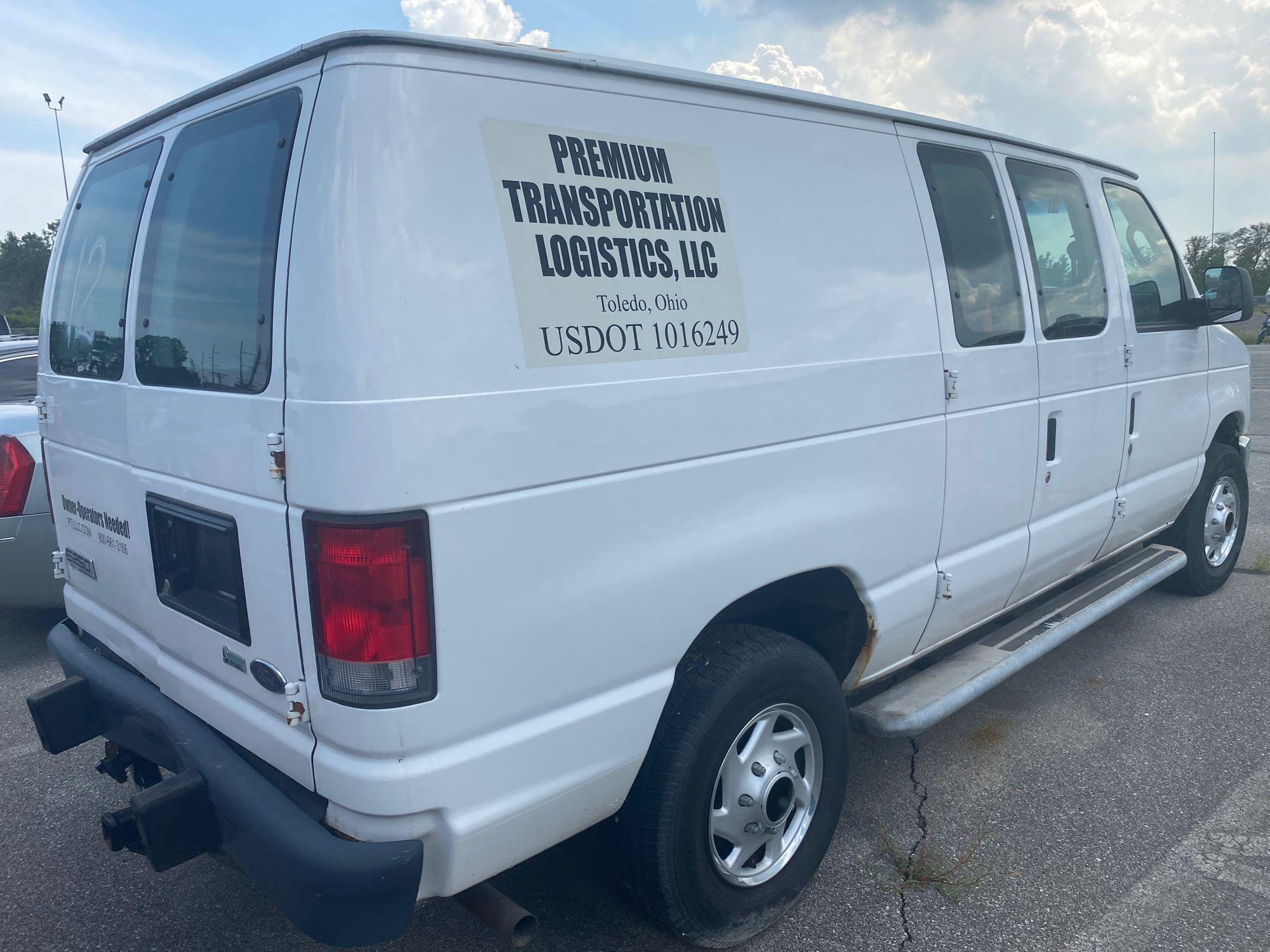 2009 White Ford Econoline Van