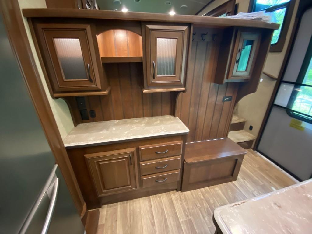 2015 38' Jayco Pinnacle 38FLFS, 5th Wheel Trailer