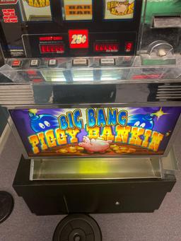 Big Bang Piggy Bankin' Slot Machine