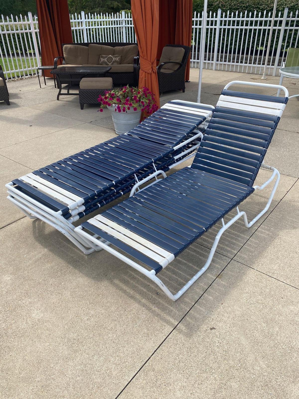 M- Set of (4) Outdoor Lounge Chairs