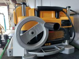 B2-DeWalt 13" Thickness Planer