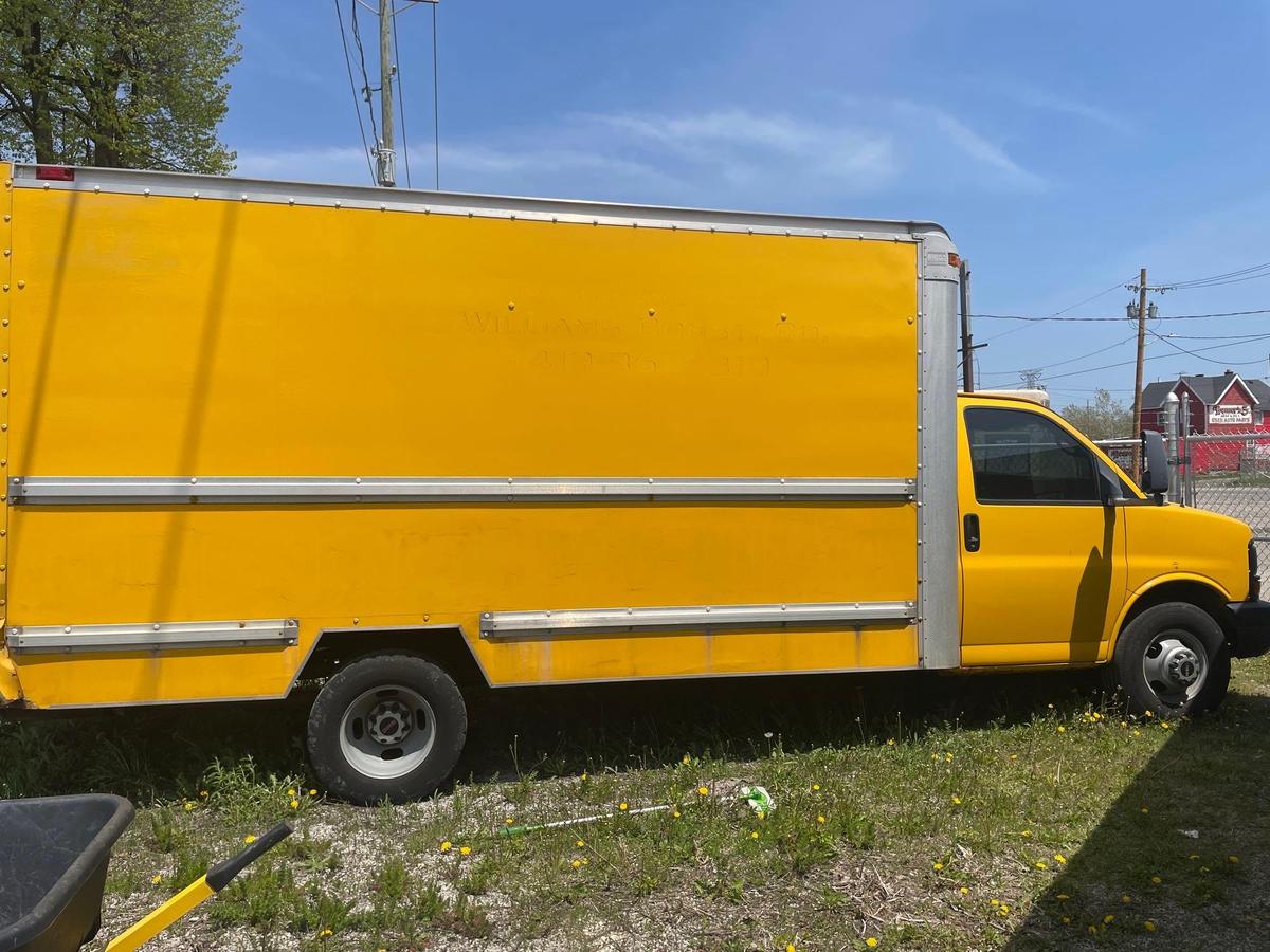 O- 2007 GMC Savana Box Truck