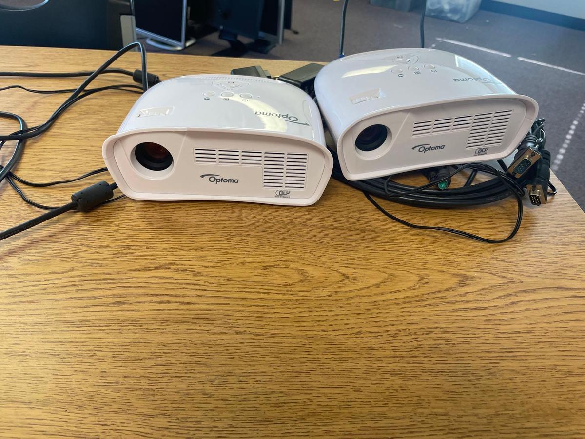 Room 201B- (2) Optoma Projectors