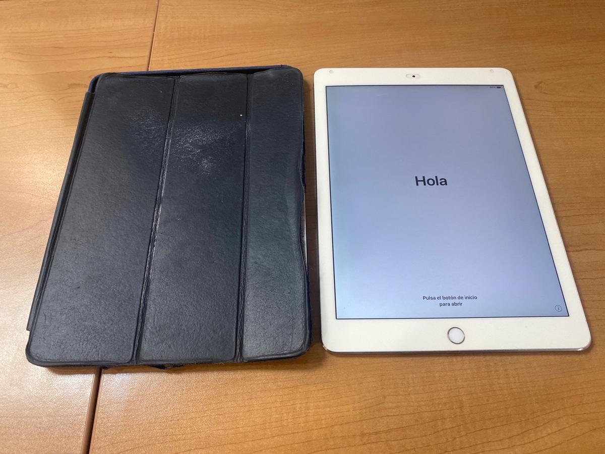 B- iPad 64 GB