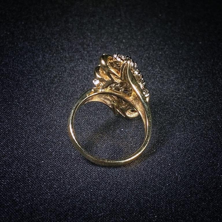 4.7 DWT 10 KT Gold Ring w/ Lrg Stylzd Dimd