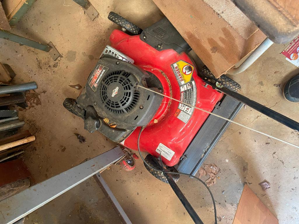 Yard Machines, Push Mower with Brigs and Stratton Motor