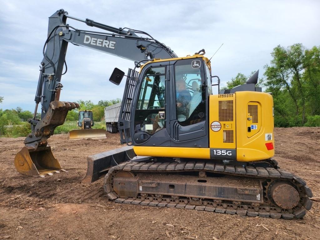 2018 Deere 135G Excavator
