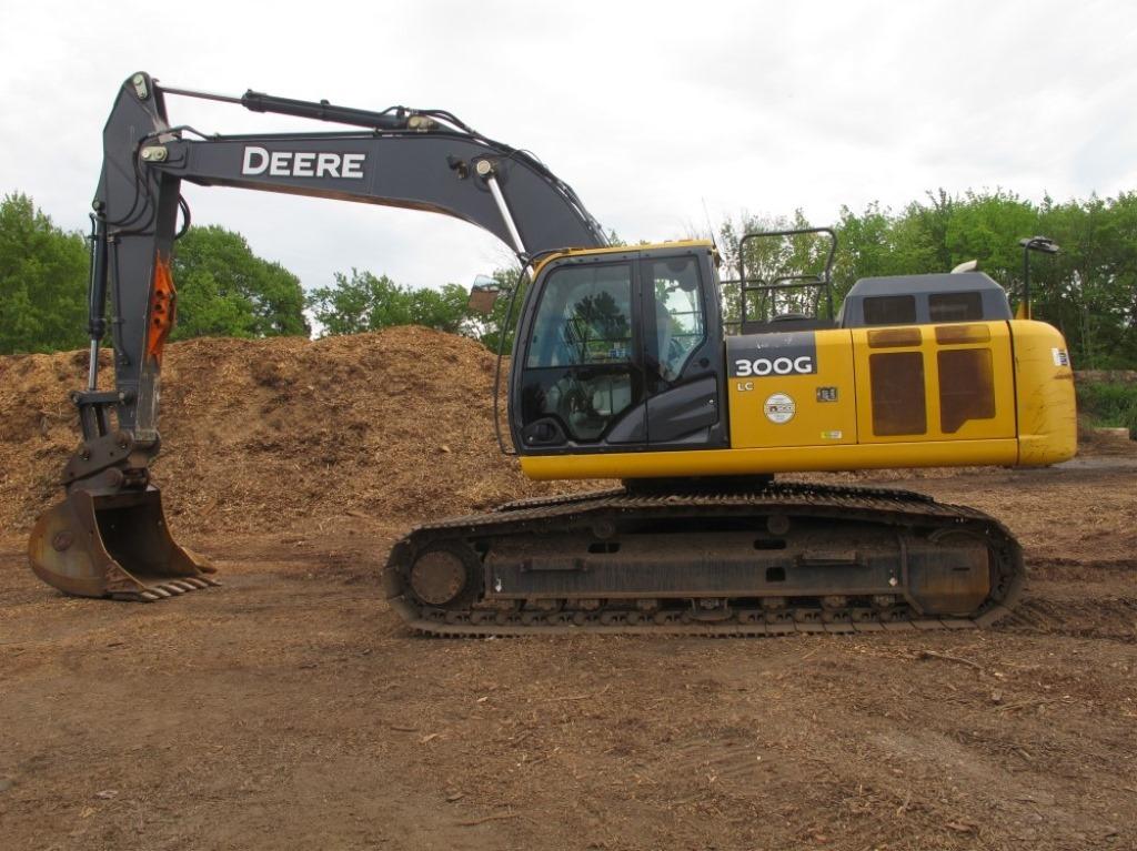 2017 Deere 300G Excavator