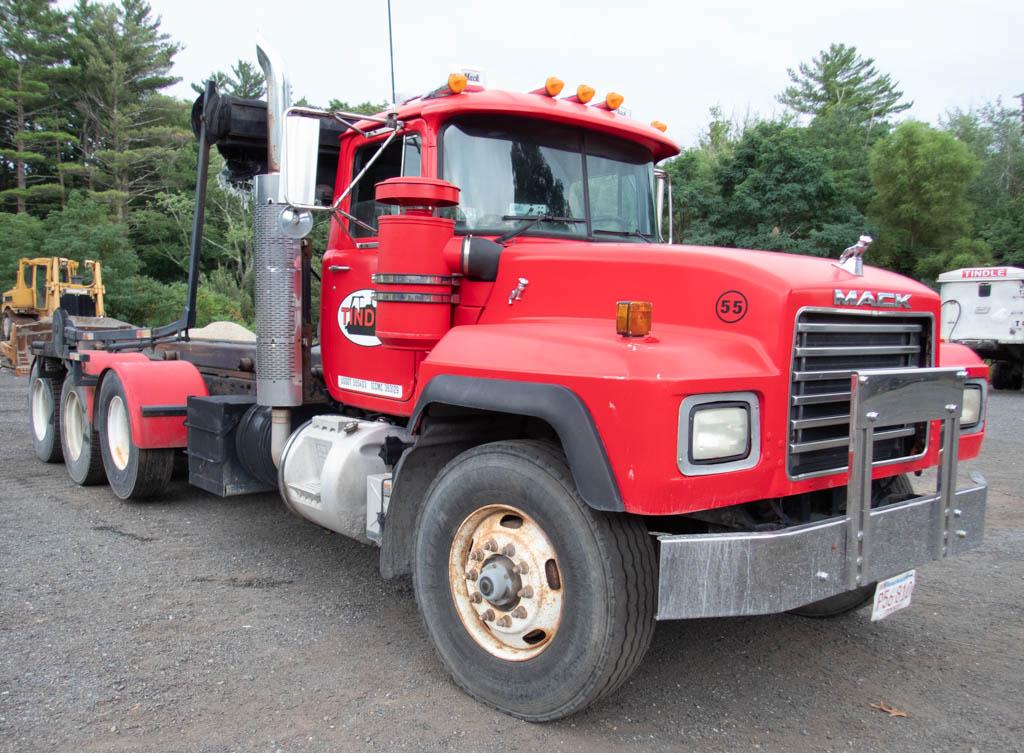 2000 MACK RD688S Rolloff Truck