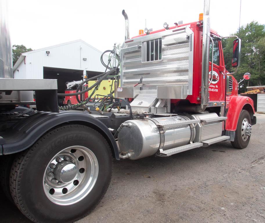 2022 Freightliner 122SD Truck Tractor