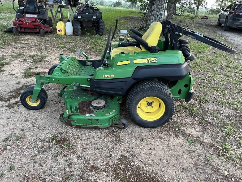 John Deere Z830A Commercial ZTR