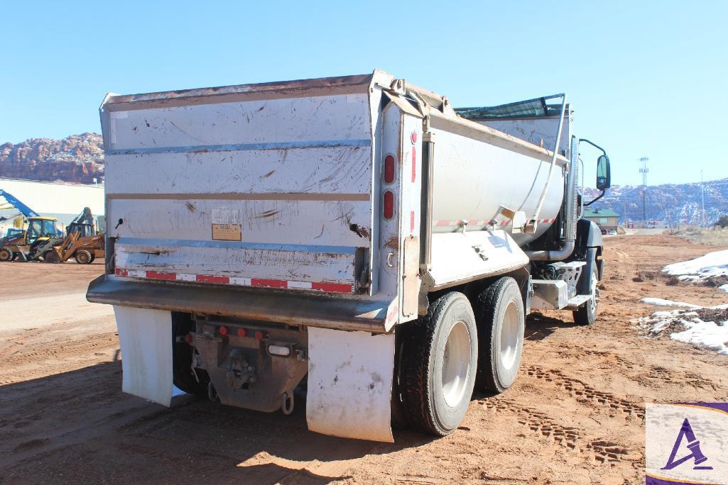 2013 CT660 CAT Dump Truck