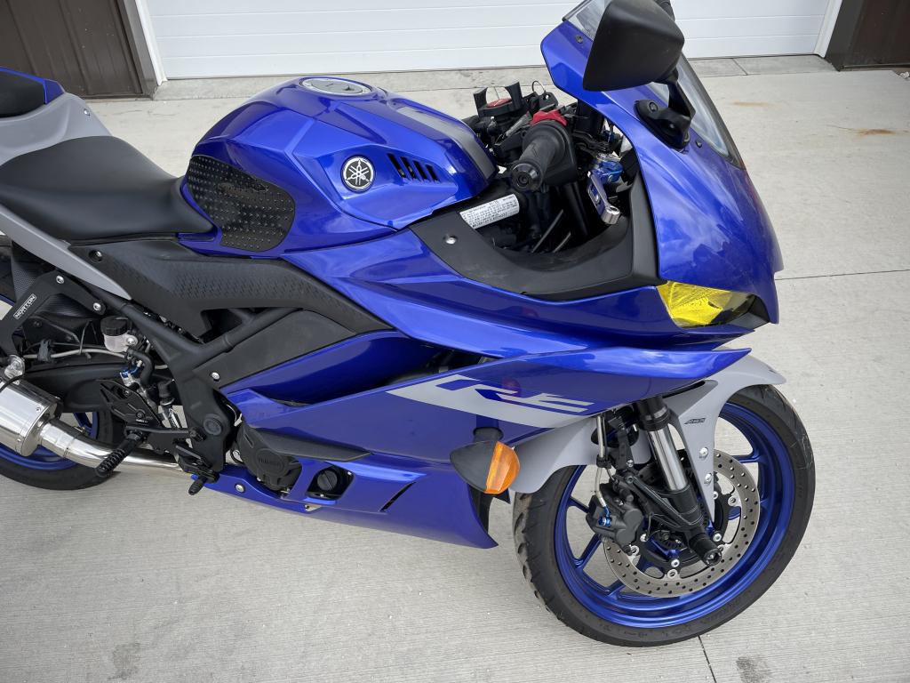 2020 YAMAHA YZF-R3. VIN: MH3RH18Y7LK004332. MILEAGE: 5,453.