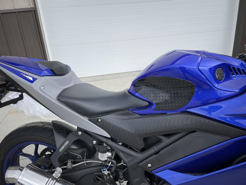 2020 YAMAHA YZF-R3. VIN: MH3RH18Y7LK004332. MILEAGE: 5,453.