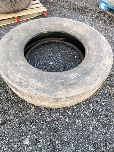 11 R24.5 Tire