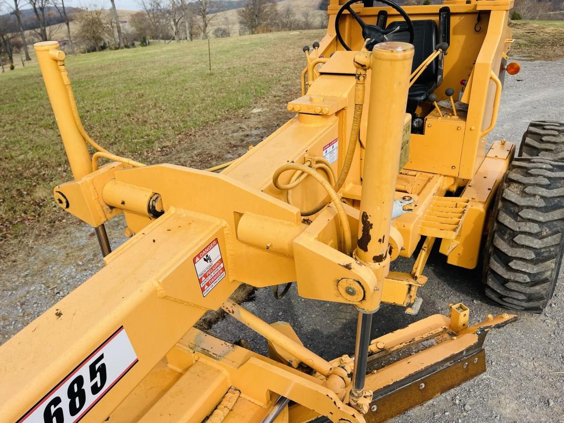 1999 LeeBoy 685 Motor Grader