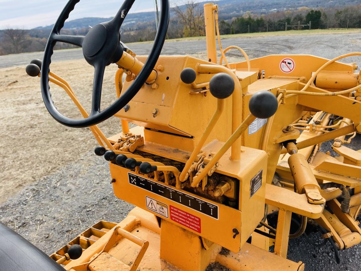 1999 LeeBoy 685 Motor Grader